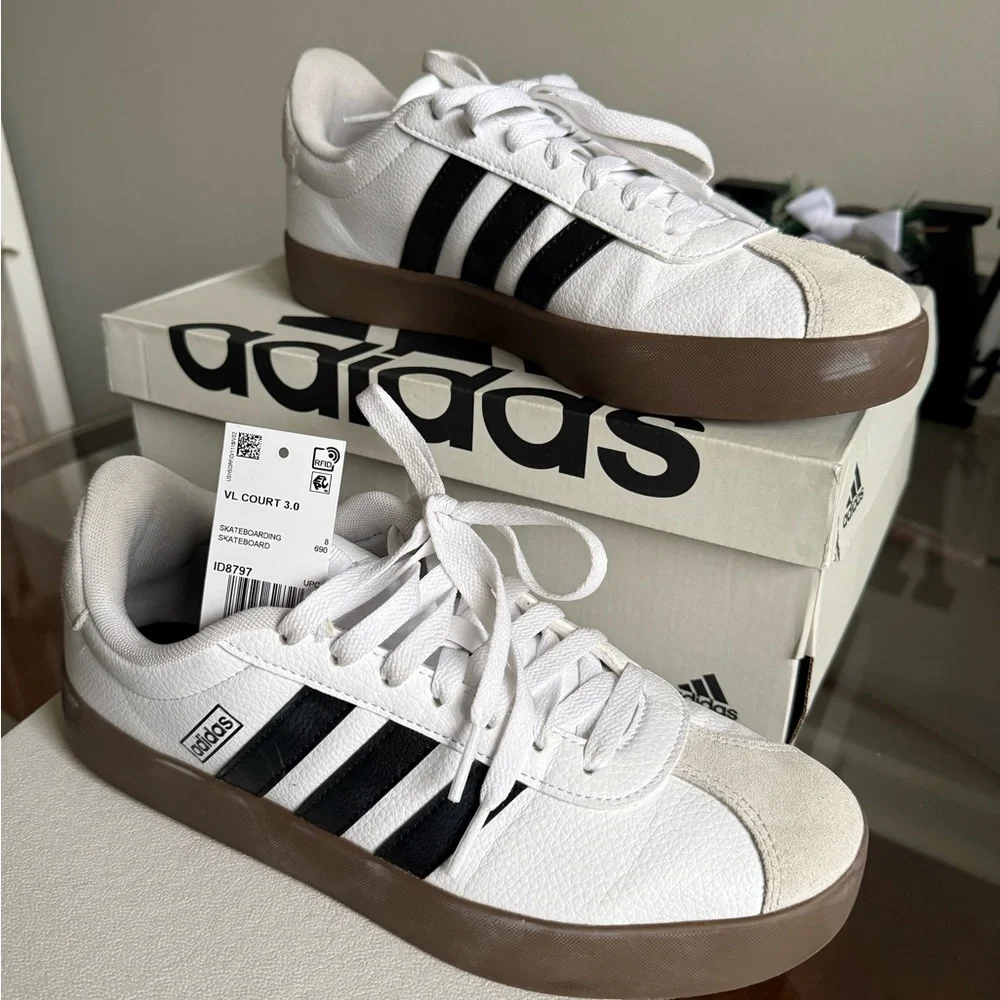 Adidas VL Court 3.0 Sneakers White Black Gum Sole Unisex Women’s 9.5 / Men’s 8